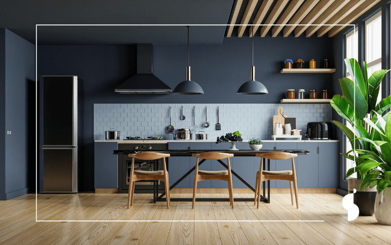 Tendencia en cocina integral con colores azules y madera para el 2023