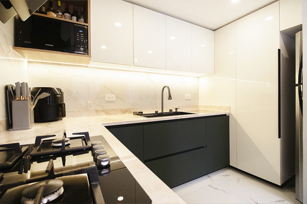 Cocina integral tipo L moderna con mueble superior - Spacios Integrales Bogotá Cocina integral tipo L moderna con mueble superior - Spacios Integrales Bogotá
