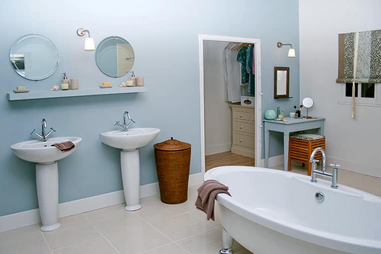 Espejos redondos en baños y otros espacios
