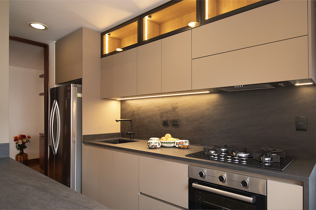 Diseño cocina integral abierta con doble entrada - Spacios Integrales Bogotá Diseño cocina integral abierta con doble entrada - Spacios Integrales Bogotá