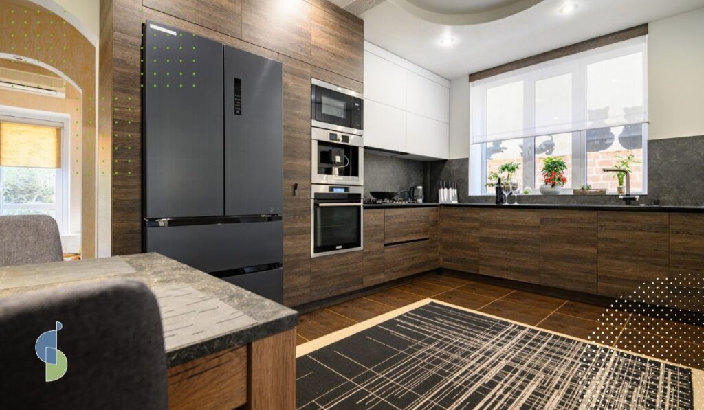 Cocina moderna con nevera y hornos empotrados. El color de la nevera y los hornos combinan con el resto del mobiliario