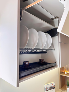 Herrajes platero en acabado antracita gris oscuro para cocinas integrales modernas de alta gama - Spacios Integrales