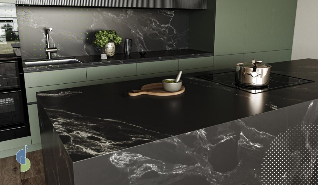 Isla de cocina con mesón en piedra negra y efecto cascada lateral en cocina con frentes verde oliva