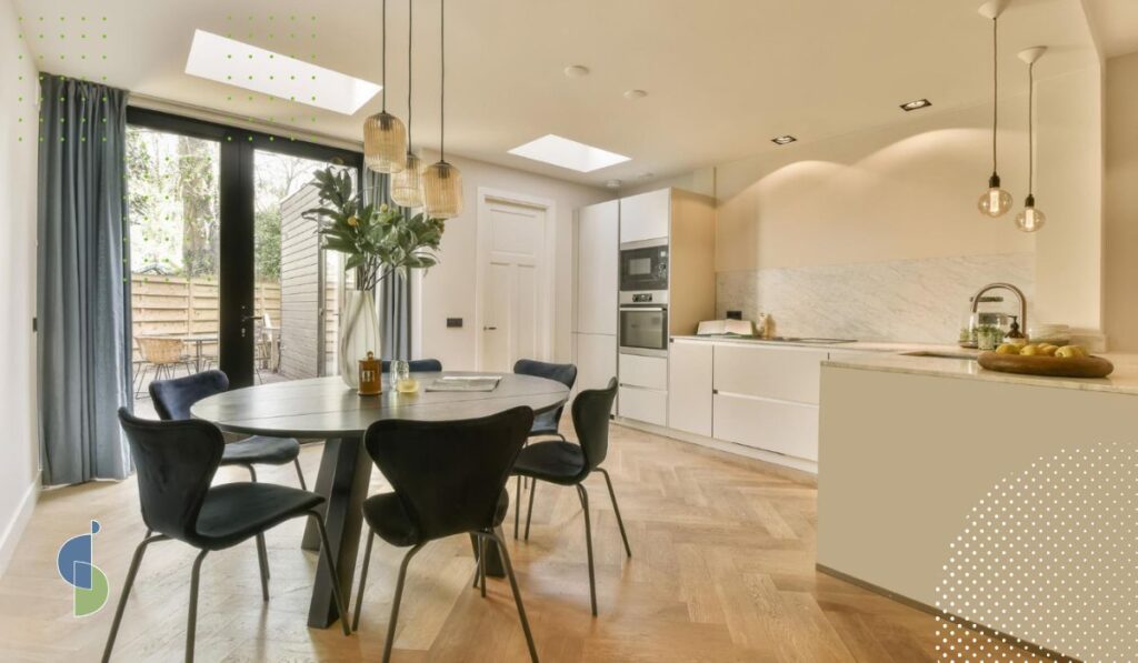 Cocina minimalista en tonos claros, integrada con el comedor para un ambiente abierto y funcional. Los muebles ocultos aportan un diseño limpio y ordenado, maximizando el espacio y resaltando la estética moderna y elegante.