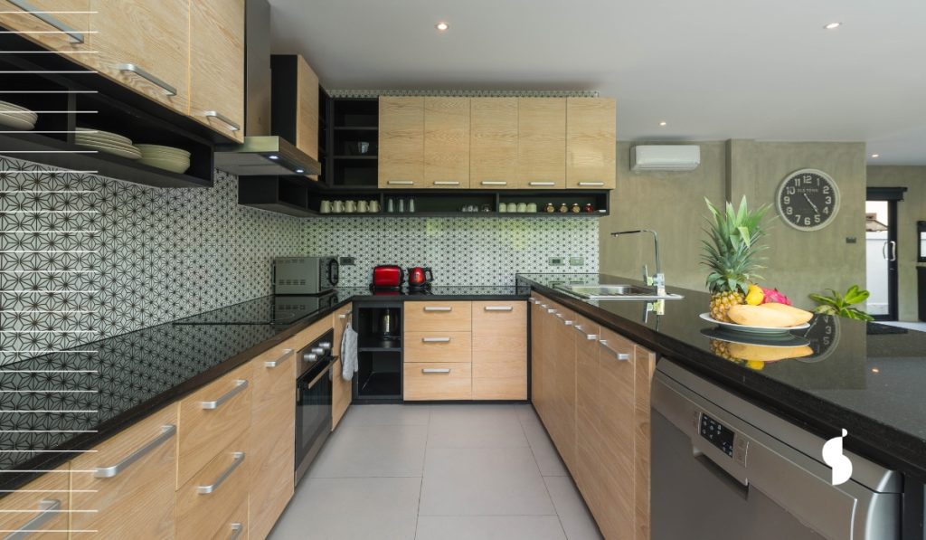 Muebles y particiones para delimitar zonas en cocinas integrales